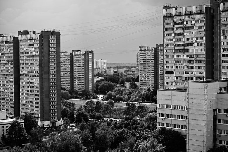 Какие нормативы ЭМП действуют для жилых помещений в России?