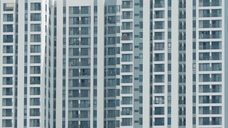 Как замена окон влияет на несущие конструкции и тепловой контур здания?